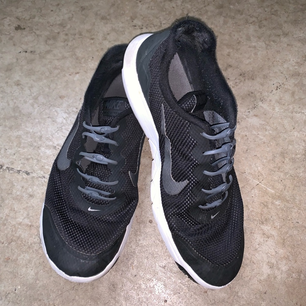 NIKE MENS BLACK WHITE SHOES WIDE